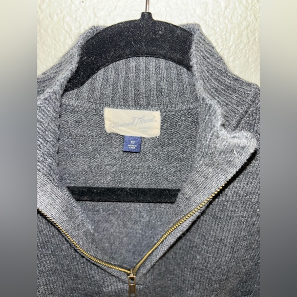 Gently use women’s long sleeve zipper collar X small - Picture 3 of 7